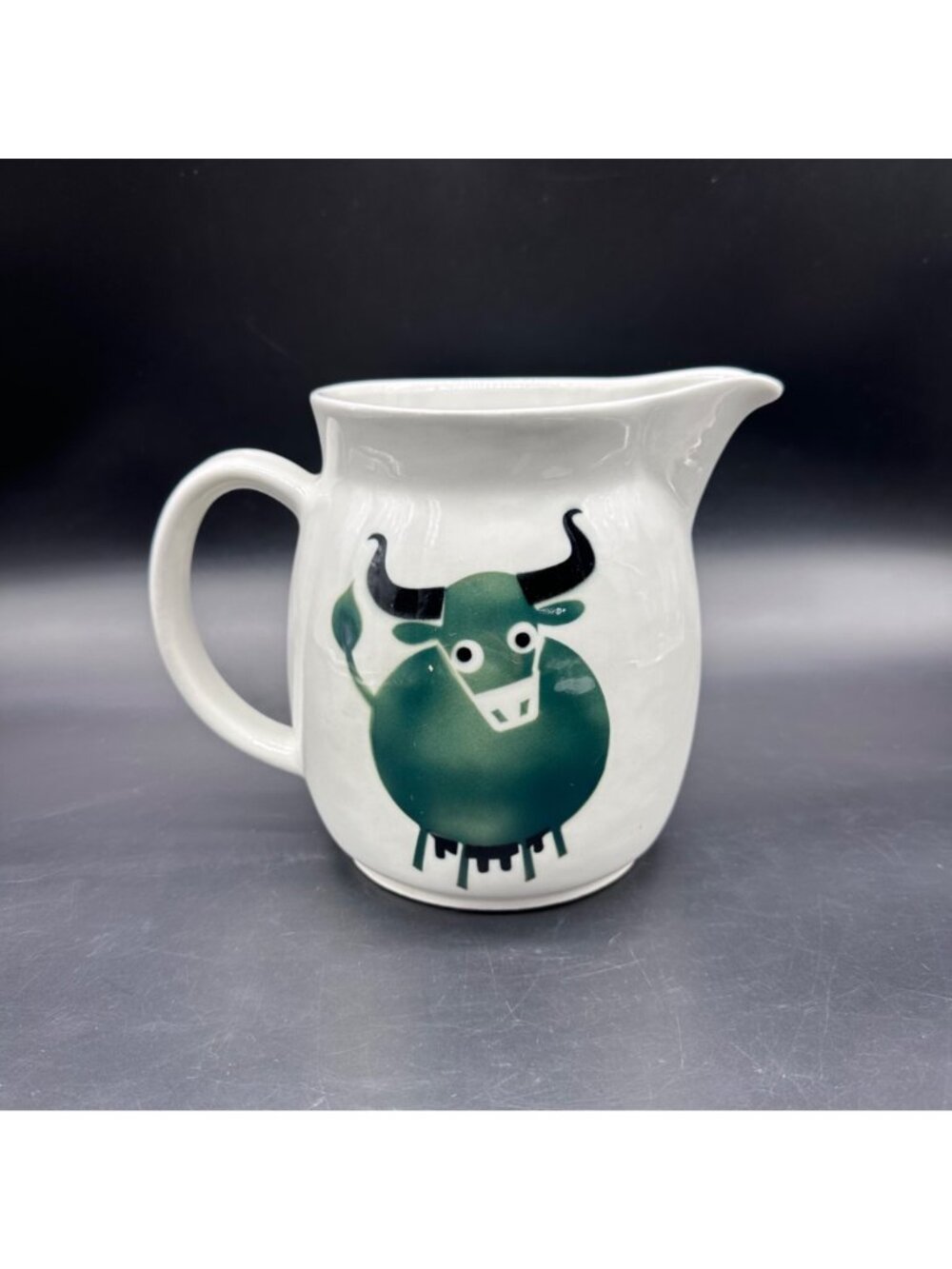 Vintage Arabia Finland Heluna Cow Bull Ceramic Pitcher White Green 48 Oz MCM - Picture 4 of 10